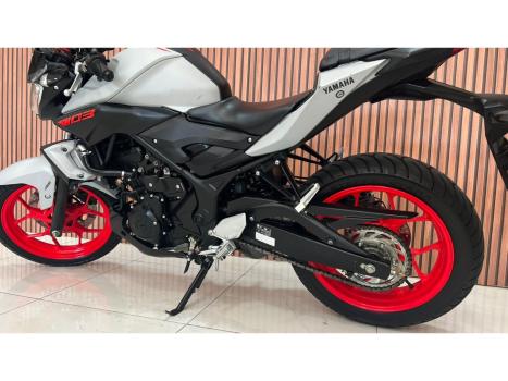 YAMAHA MT-03 300 ABS, Foto 6