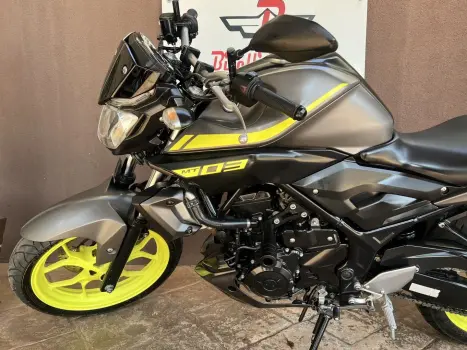 YAMAHA MT-03 300 ABS, Foto 3