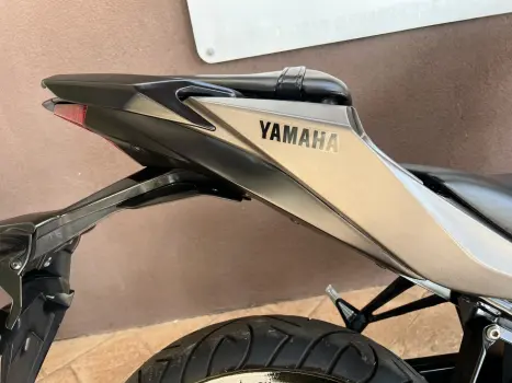 YAMAHA MT-03 300 ABS, Foto 9