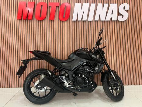 YAMAHA MT-03 300 ABS, Foto 4