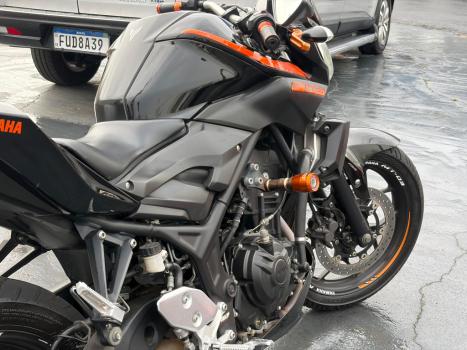 YAMAHA MT-03 300 ABS, Foto 3