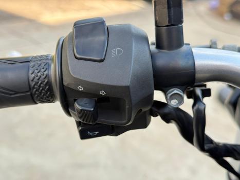 YAMAHA MT-03 300 ABS, Foto 10