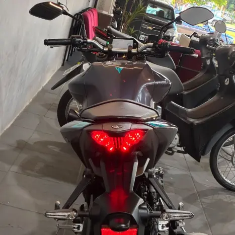 YAMAHA MT-03 300 ABS, Foto 2