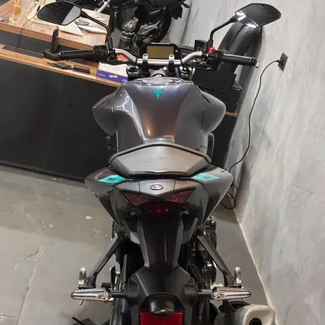 YAMAHA MT-03 300 ABS, Foto 10