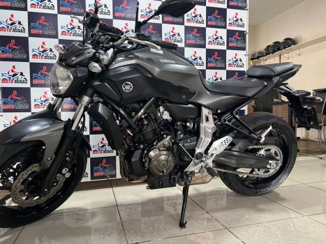 YAMAHA MT-07 700 , Foto 2