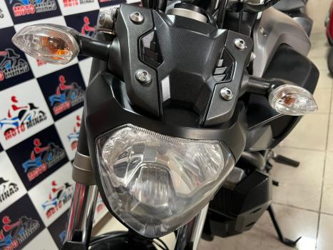 YAMAHA MT-07 700 , Foto 3