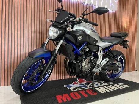 YAMAHA MT-07 700 , Foto 2