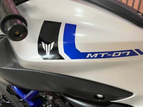 YAMAHA MT-07 700 , Foto 5