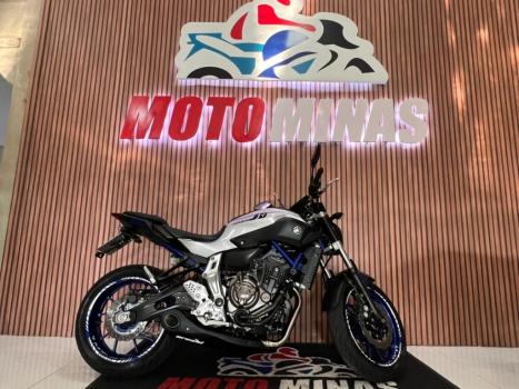 YAMAHA MT-07 700 , Foto 7