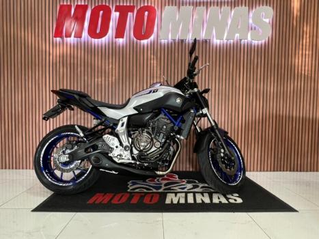 YAMAHA MT-07 700 , Foto 8
