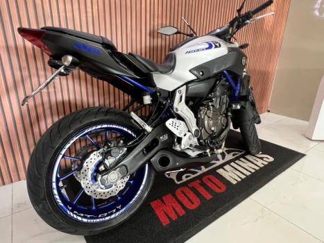 YAMAHA MT-07 700 , Foto 14