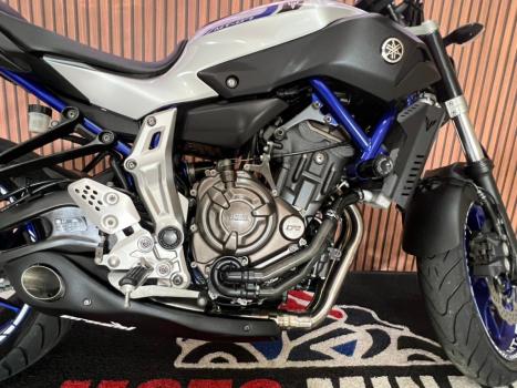 YAMAHA MT-07 700 , Foto 16