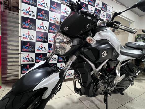 YAMAHA MT-07 700 ABS, Foto 3 YAMAHA MT-07 700 ABS, Foto 3