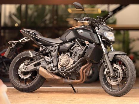 YAMAHA MT-07 700 ABS, Foto 2