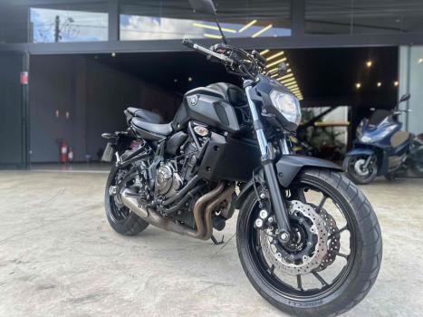 YAMAHA MT-07 700 ABS, Foto 4