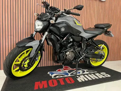 YAMAHA MT-07 700 ABS, Foto 3