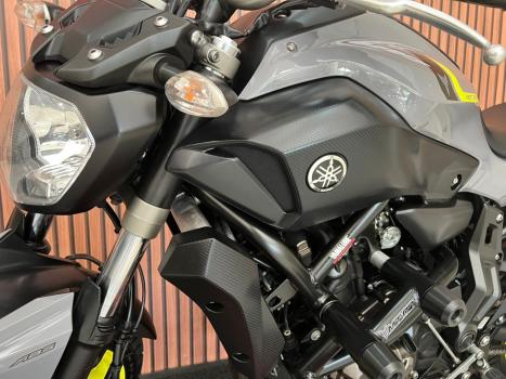 YAMAHA MT-07 700 ABS, Foto 4