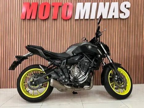 YAMAHA MT-07 700 ABS, Foto 3