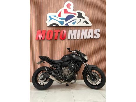 YAMAHA MT-07 700 ABS, Foto 3
