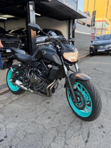 YAMAHA MT-07 700 ABS, Foto 3
