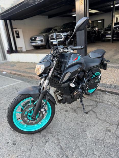 YAMAHA MT-07 700 ABS, Foto 4