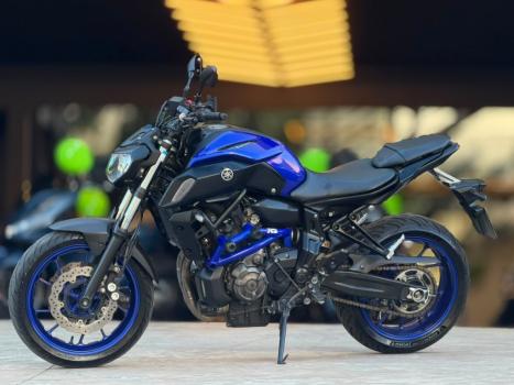 YAMAHA MT-07 700 ABS, Foto 4