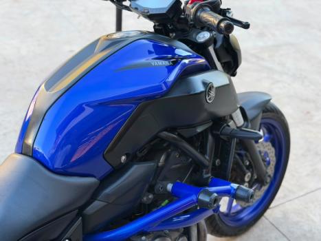 YAMAHA MT-07 700 ABS, Foto 10