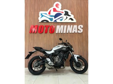 YAMAHA MT-07 700 ABS, Foto 2
