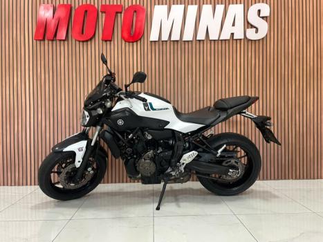 YAMAHA MT-07 700 ABS, Foto 3