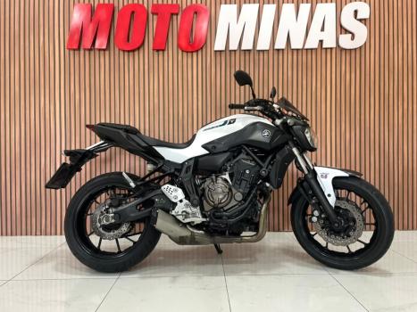 YAMAHA MT-07 700 ABS, Foto 8