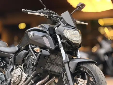 YAMAHA MT-07 700 ABS, Foto 2