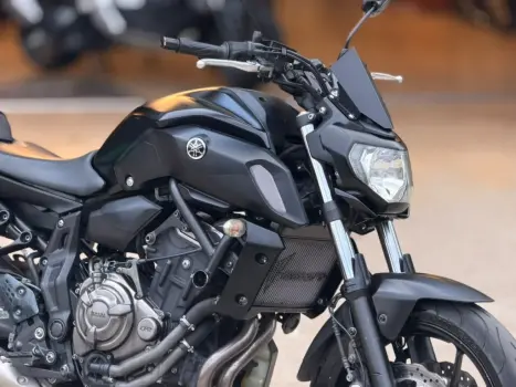 YAMAHA MT-07 700 ABS, Foto 3