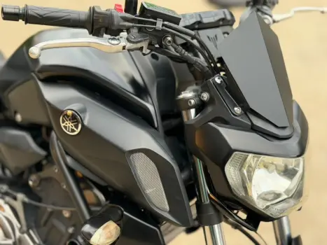 YAMAHA MT-07 700 ABS, Foto 4