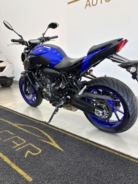 YAMAHA MT-07 700 ABS, Foto 6