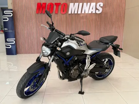 YAMAHA MT-07 700 ABS, Foto 1