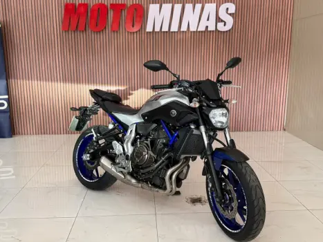 YAMAHA MT-07 700 ABS, Foto 2