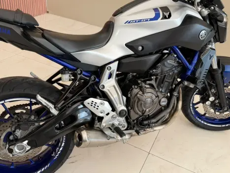 YAMAHA MT-07 700 ABS, Foto 10