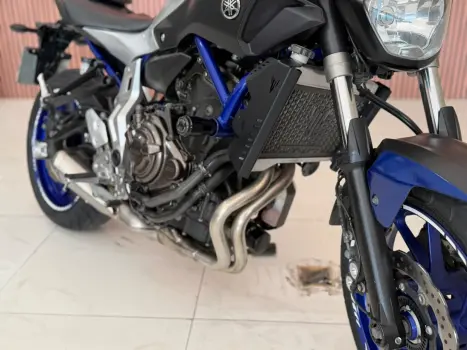 YAMAHA MT-07 700 ABS, Foto 11