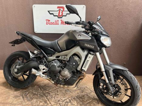 YAMAHA MT-09 850 ABS, Foto 2