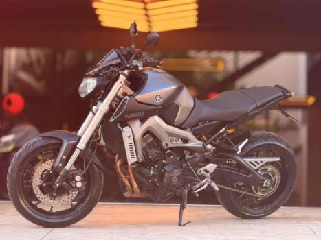 YAMAHA MT-09 850 ABS, Foto 2