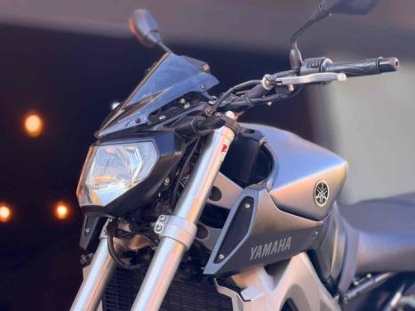 YAMAHA MT-09 850 ABS, Foto 3