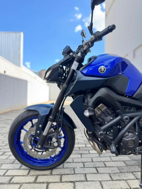 YAMAHA MT-09 850 ABS, Foto 4