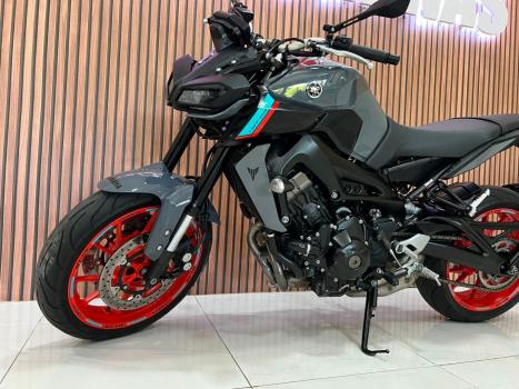 YAMAHA MT-09 850 ABS, Foto 2