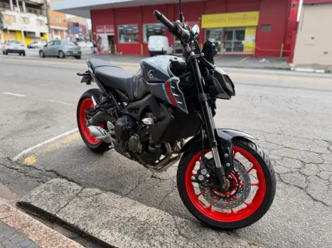 YAMAHA MT-09 850 ABS, Foto 2