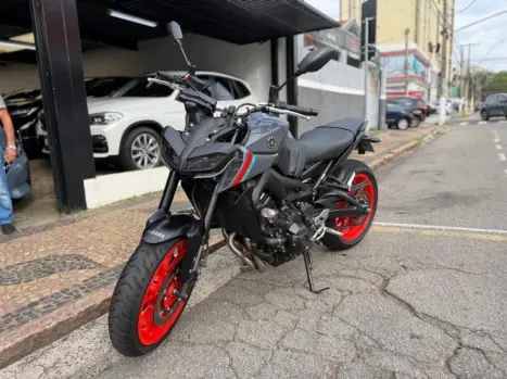 YAMAHA MT-09 850 ABS, Foto 3