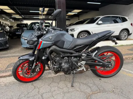 YAMAHA MT-09 850 ABS, Foto 4