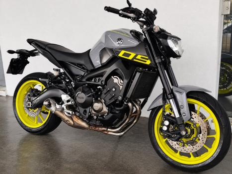 YAMAHA MT-09 850 ABS, Foto 1
