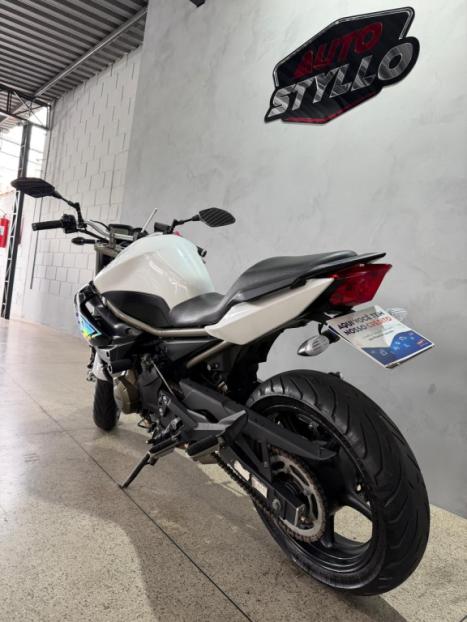 YAMAHA XJ6 600 F, Foto 3