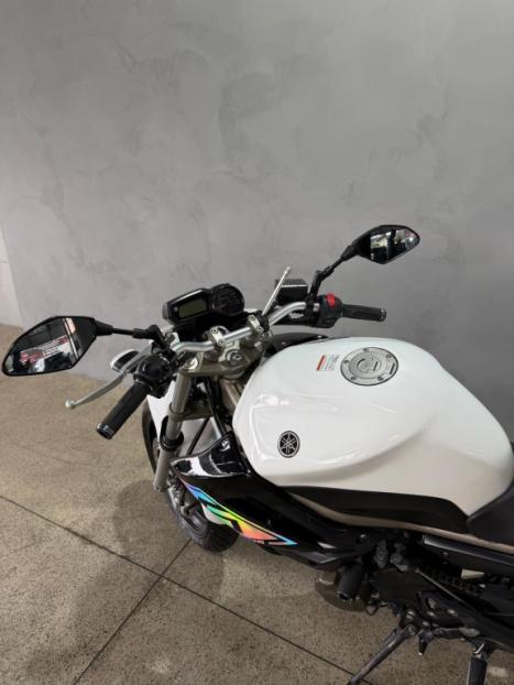 YAMAHA XJ6 600 F, Foto 4