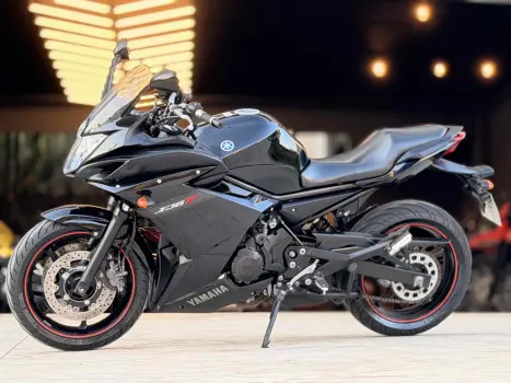 YAMAHA XJ6 600 F, Foto 2